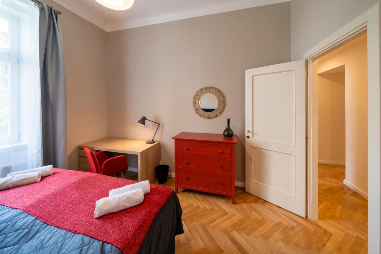 Apart Hotel Zborovska Prag Exteriör bild